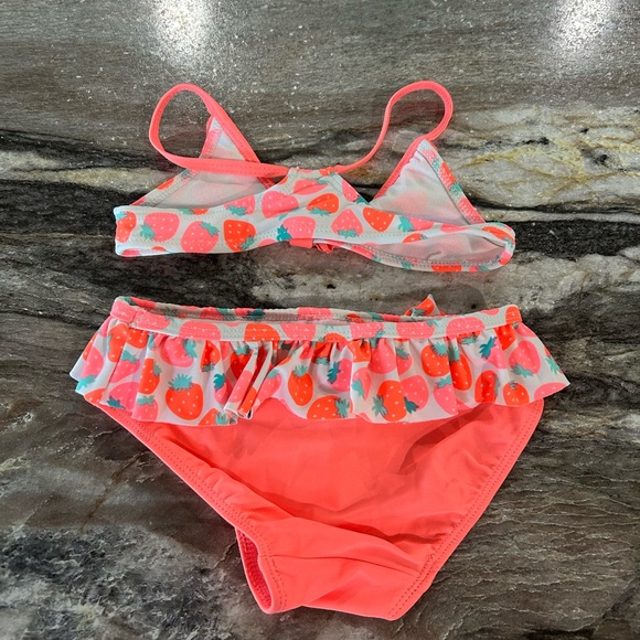 Adorable Girls Strawberry Swimsuit- 2piece Bikini- Size 4T - Picture 2 of 4